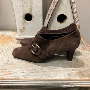 Liz Claiborne Maribel Womens 7 Brown Suede Leather Slip On Heel with Buckle